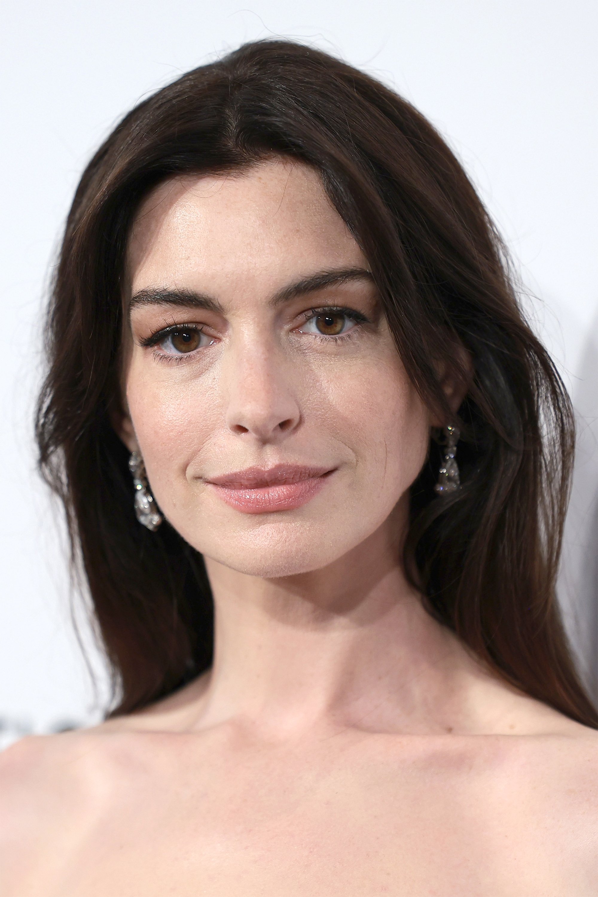 Anne Hathaway - Lureen Newsome