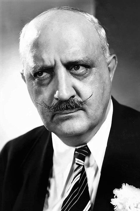 Paul Porcasi - Italian Opera Board Member (uncredited)