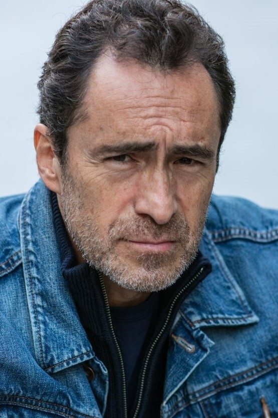 Demián Bichir - Walter Simmons