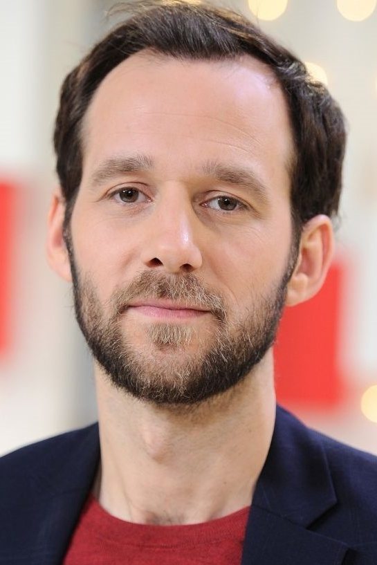 Benjamin Lavernhe - Toothpowder Spokesman