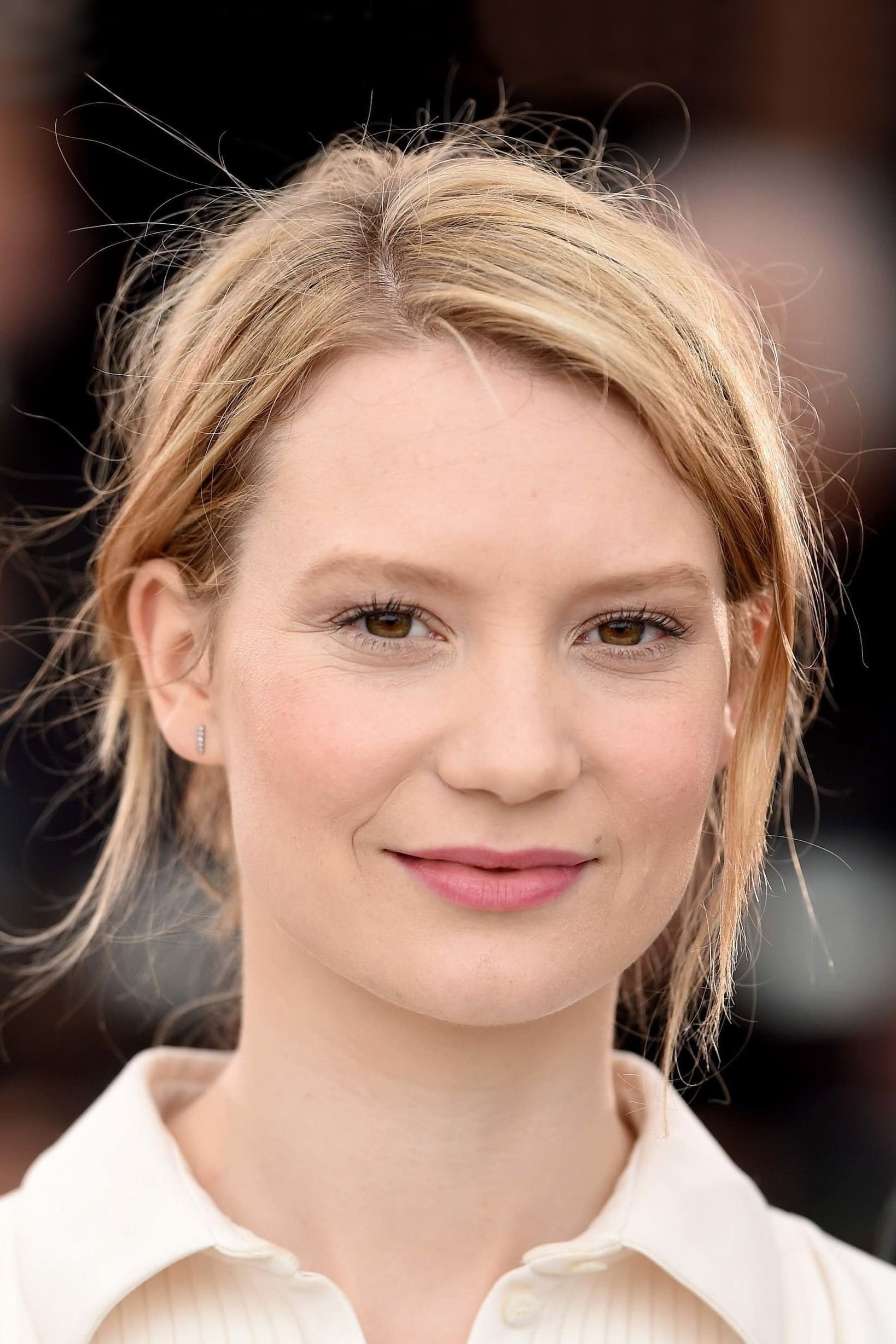 Mia Wasikowska - Helen Hatton