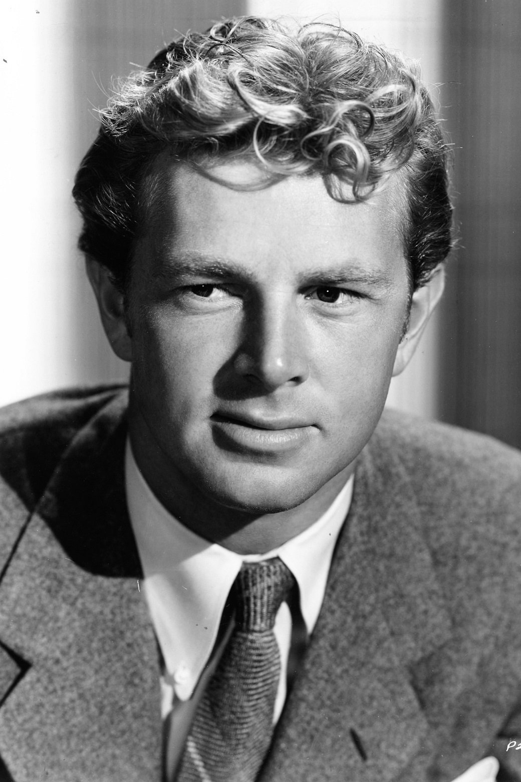 Sterling Hayden - Captain McCluskey