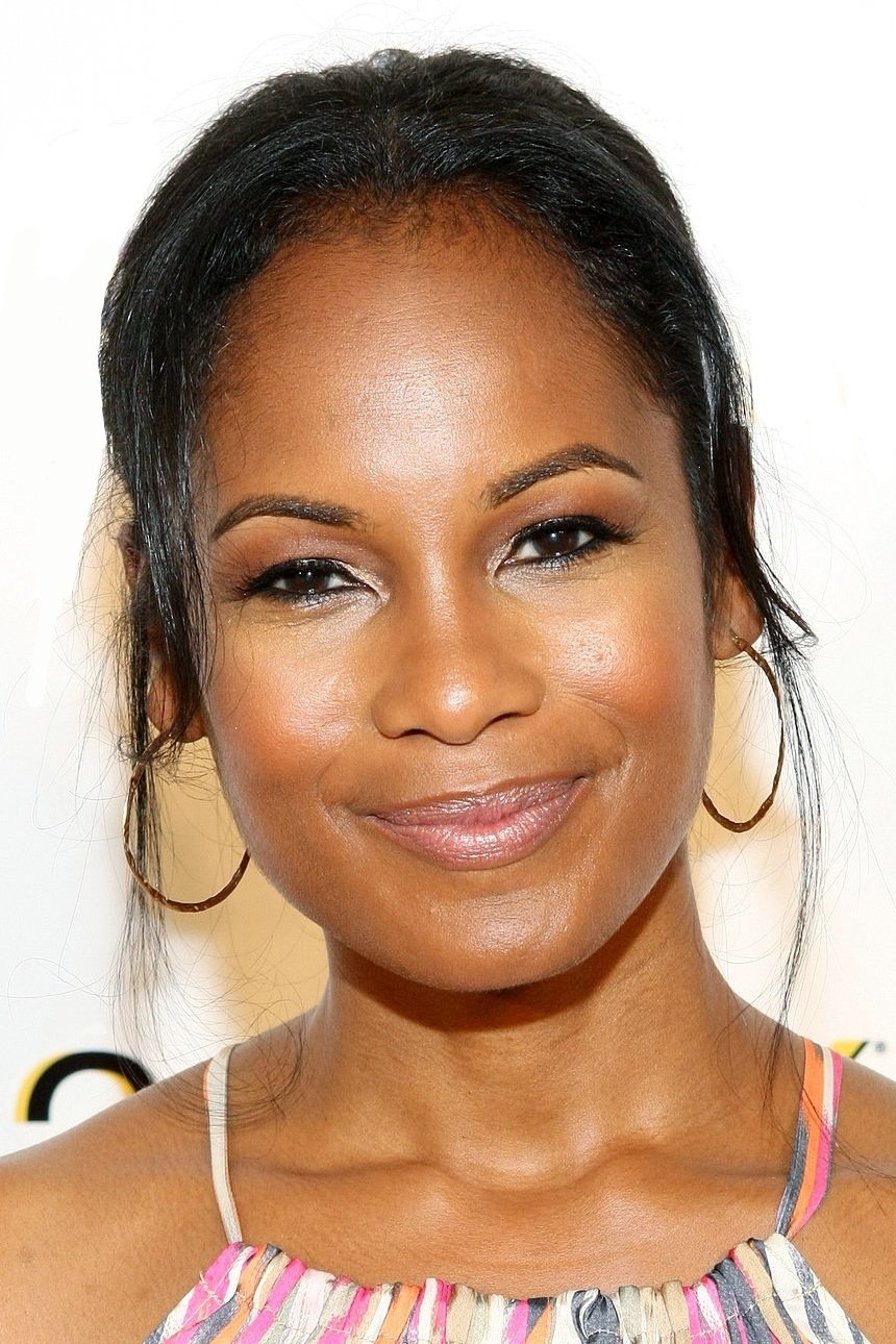 Robinne Lee - Sarah