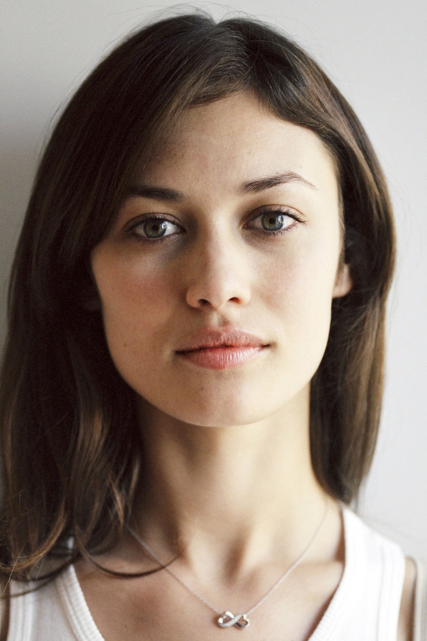 Olga Kurylenko - Mia