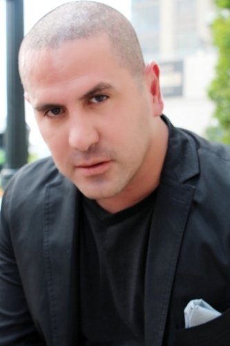 Sergio Briones - Police Officer (uncredited)