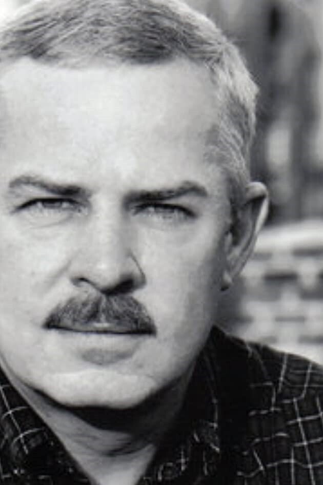Michael Arthur - NYPD Officer (uncredited)