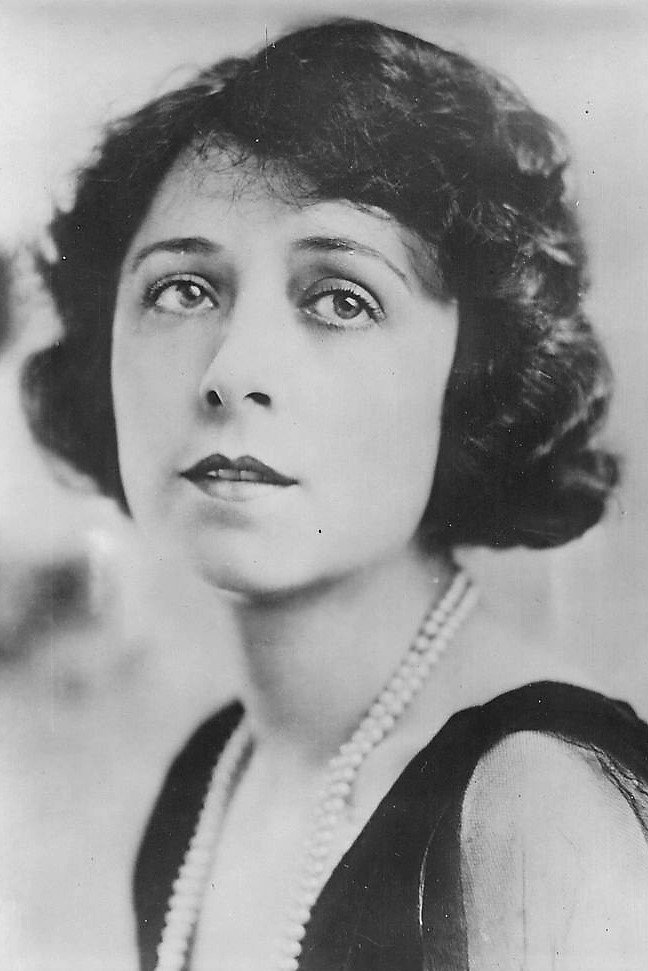 Dorothy Phillips - Townswoman (uncredited)