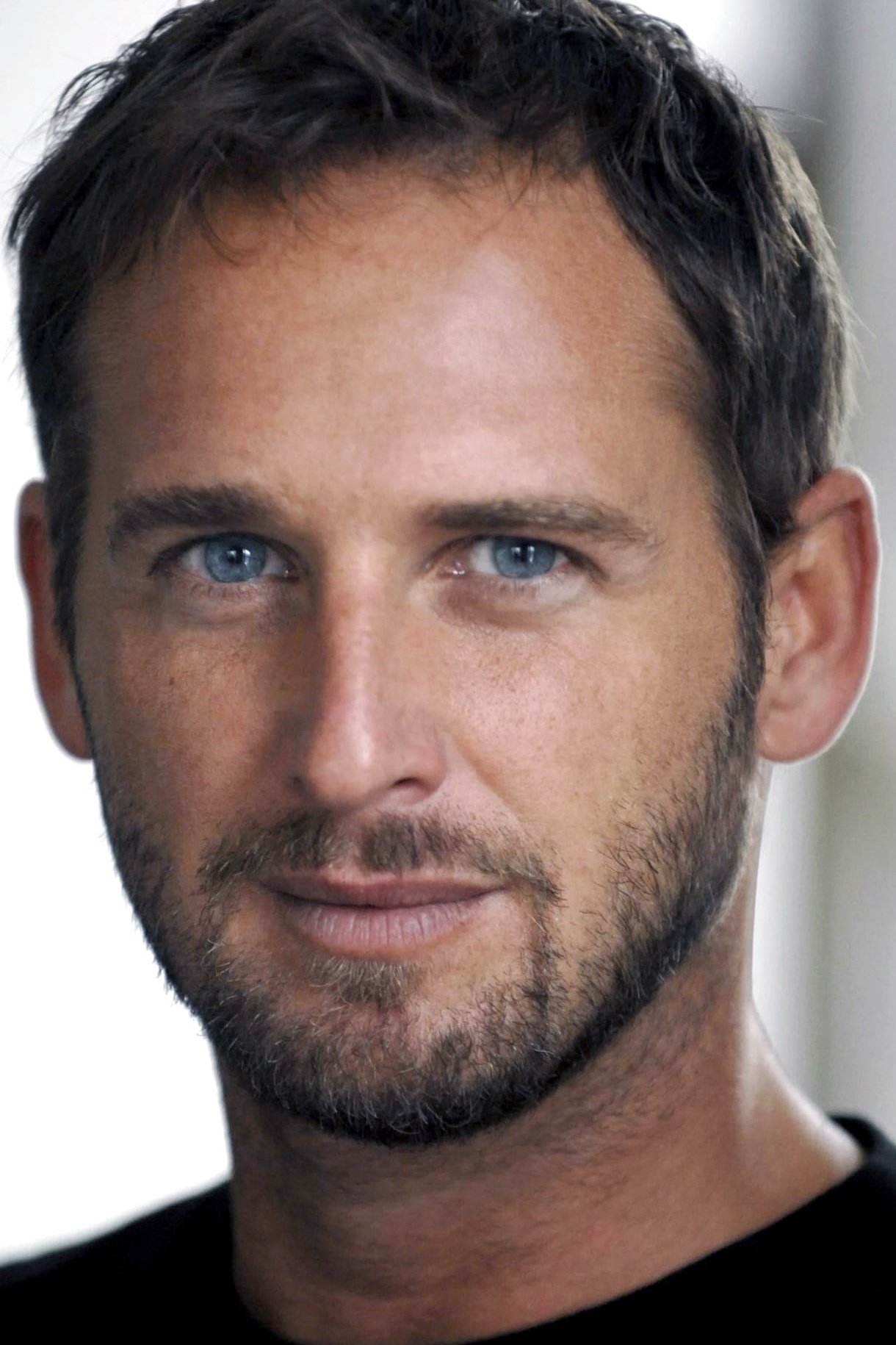 Josh Lucas - Leo Beebe