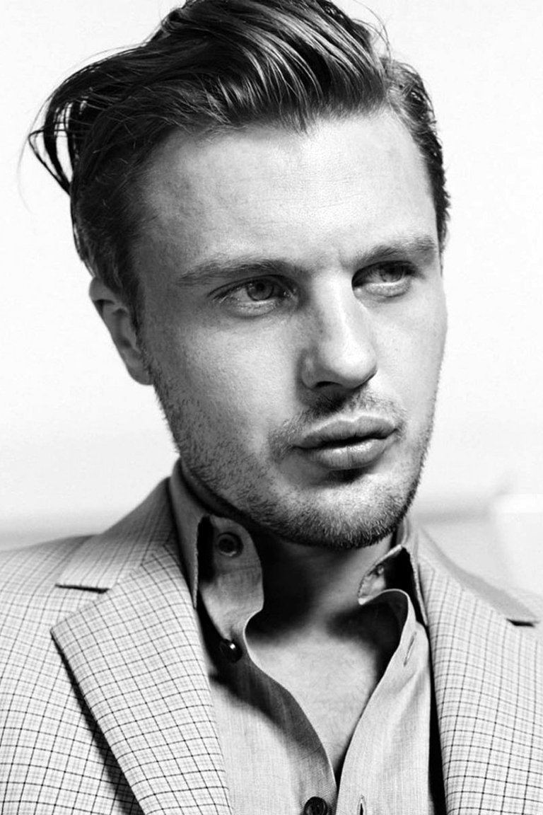 Michael Pitt - Ian Gray