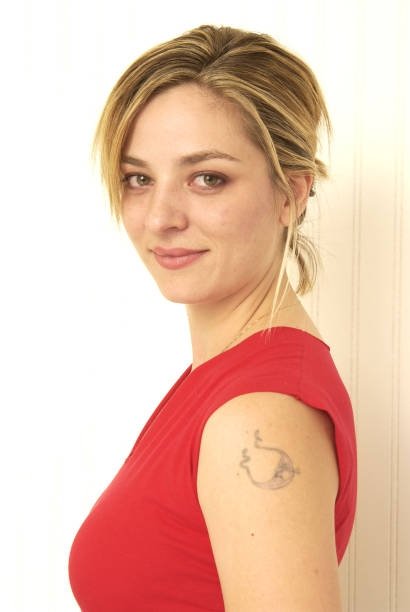 Zoë Poledouris - School Prom Lead Singer (uncredited)