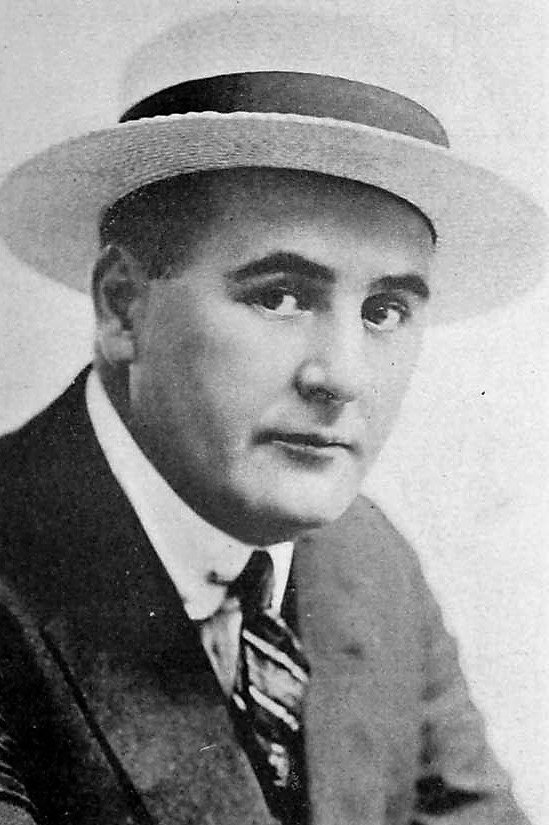 Dell Henderson - Vance's Butler (uncredited)