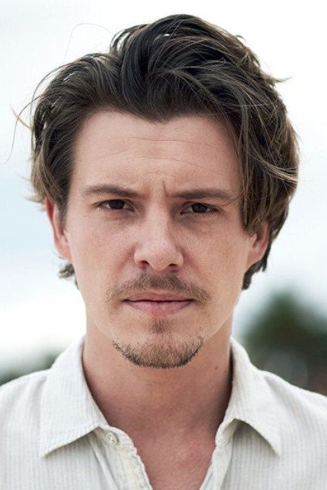 Xavier Samuel - Lieutenant Parker
