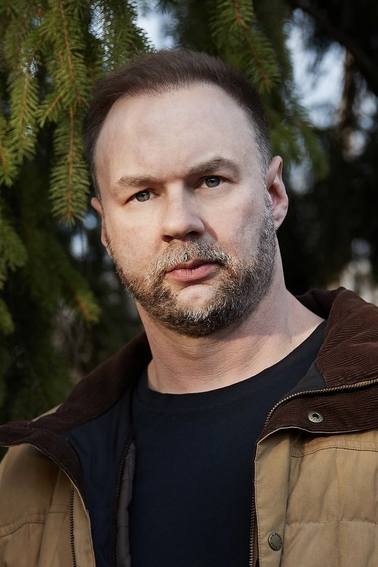 Thomas Tull - Gotham Rogues Owner (uncredited)