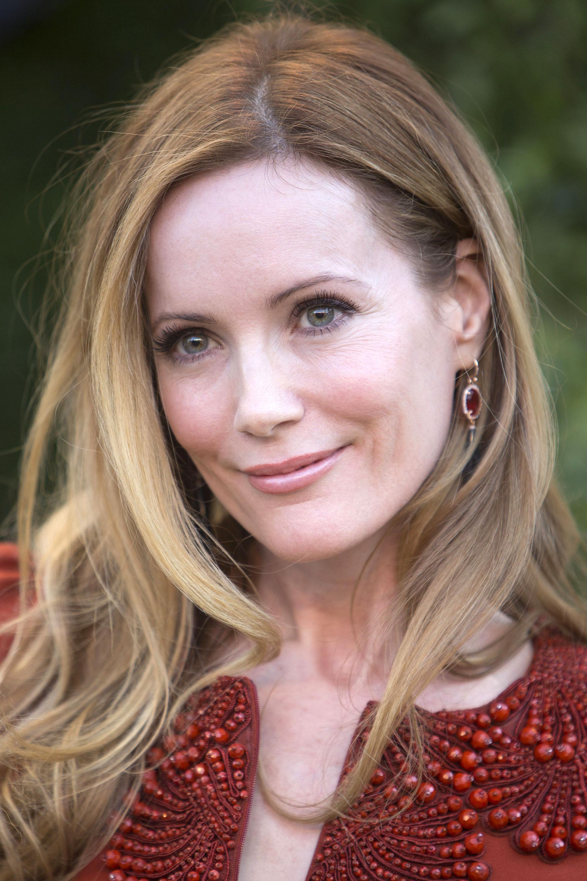 Leslie Mann - Lisa