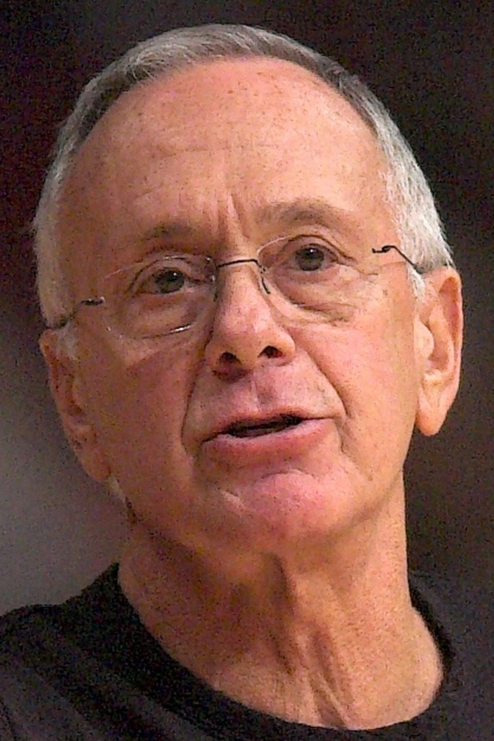 Larry Brown - Self - Head Coach ‒ USA 2004 (archive footage)
