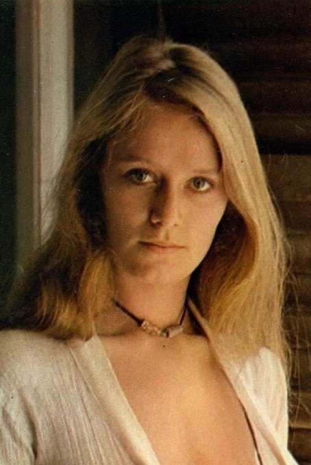 Eva Axén - Tadzio's Oldest Sister (uncredited)