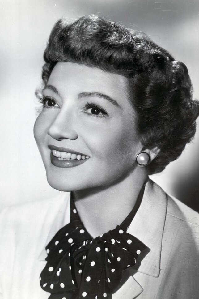 Claudette Colbert - Beatrice 'Bea' Pullman