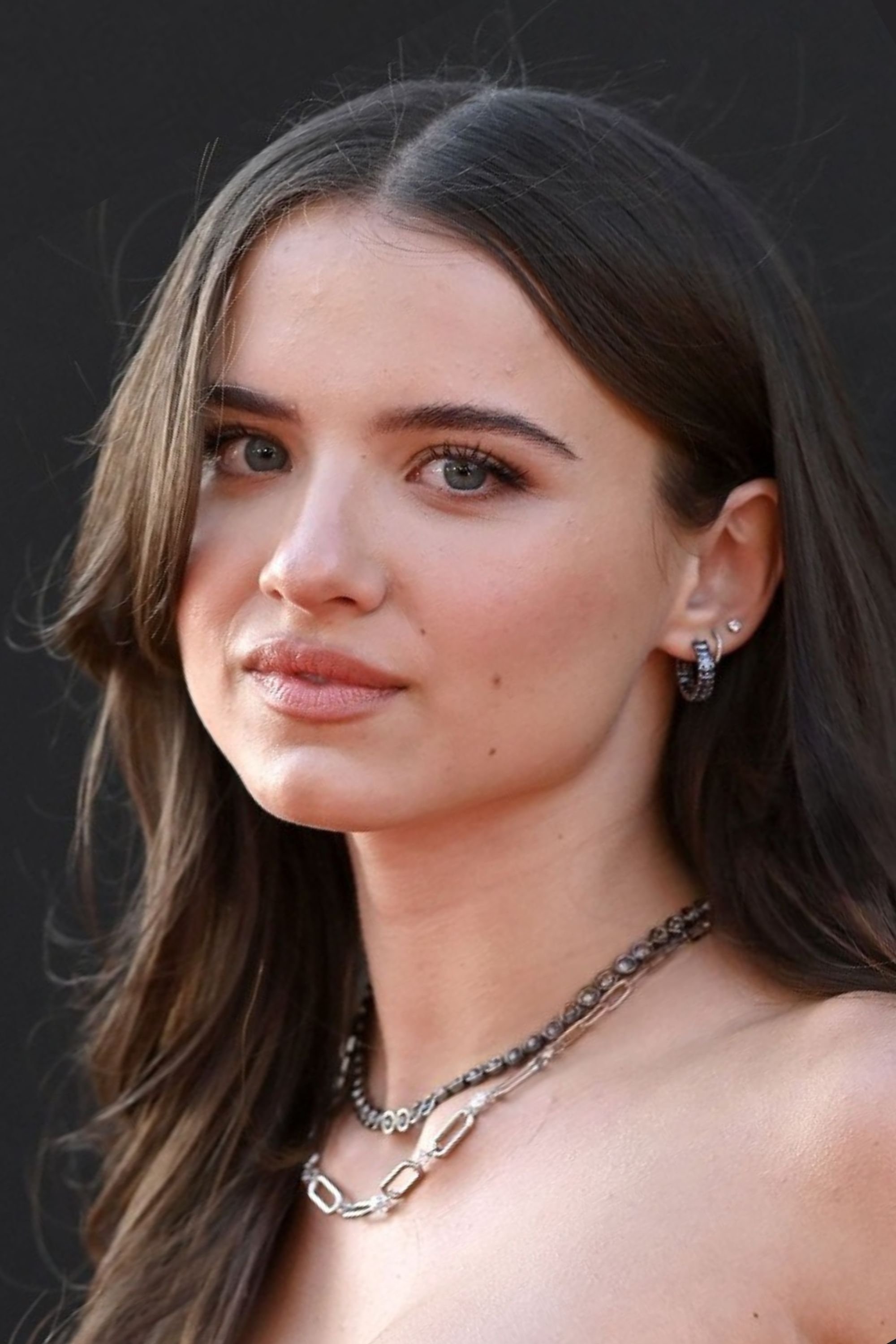 Madeleine McGraw - Gwen Blake