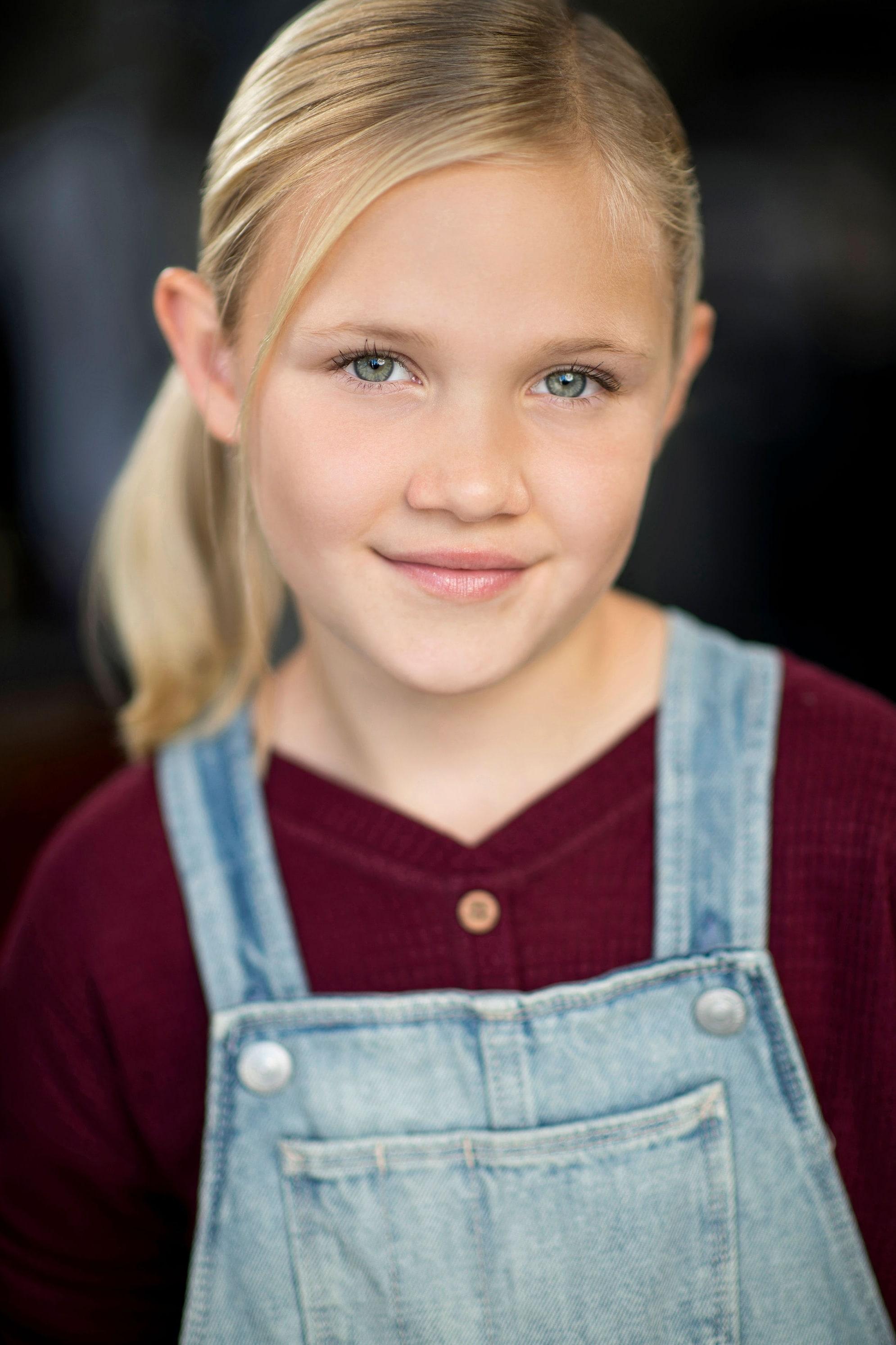 Zoë Noelle Baker - Young Lauren