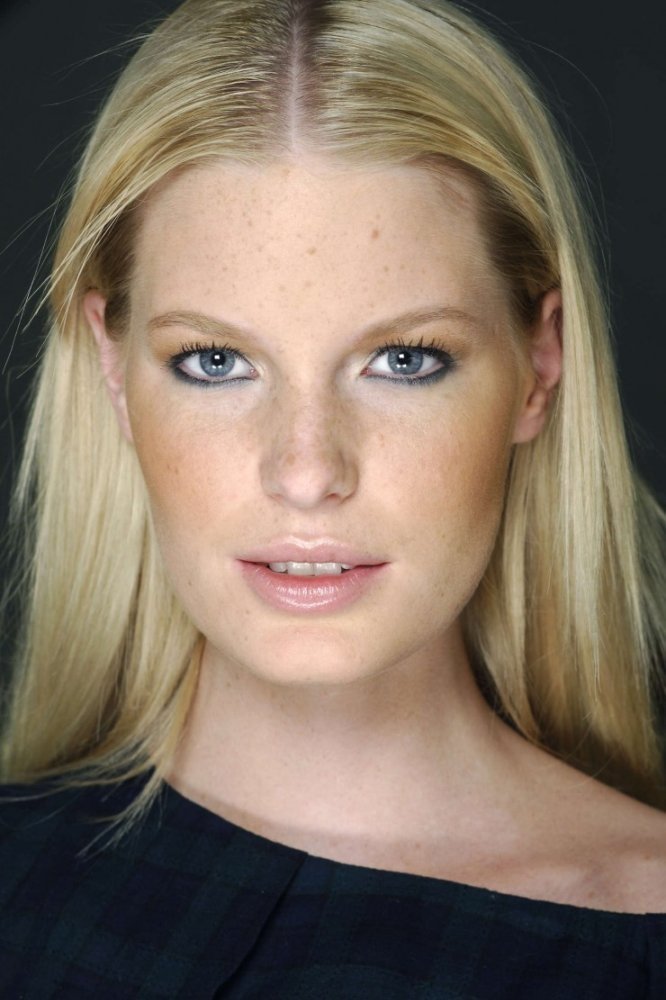 Caroline Winberg - Amazon Army