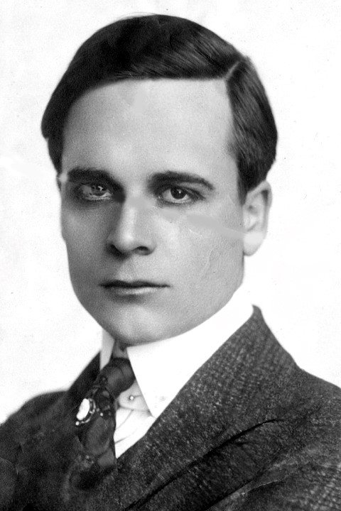 Edmund Cobb - Citizen (uncredited)