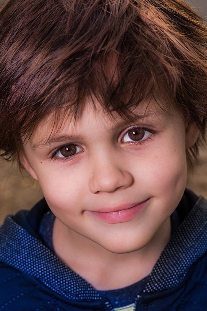 Nye Reynolds - 5-Year-Old Simon Spier (uncredited)