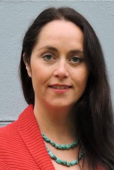 Lasairfhíona Ní Chonaola - Female Singer
