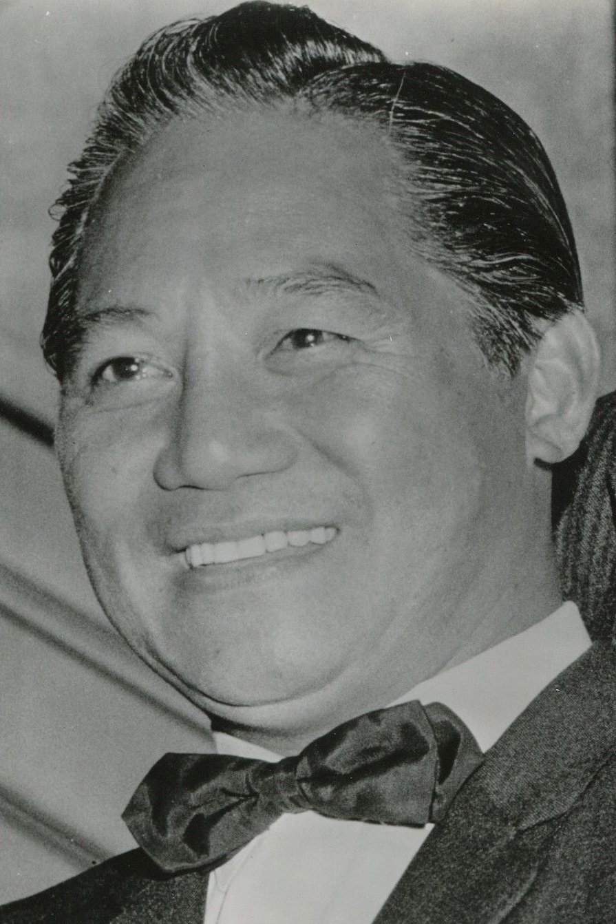 Leon Lontoc - Filipino Butler (uncredited)