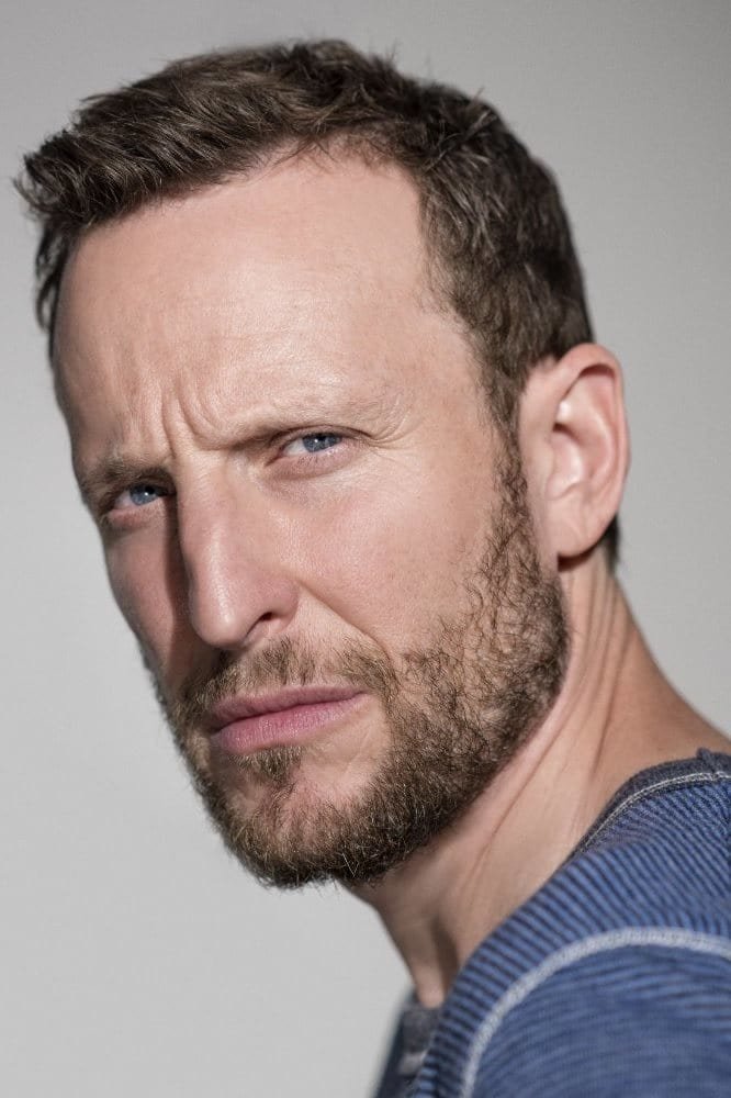 Bodhi Elfman - Alice's Manager (uncredited)