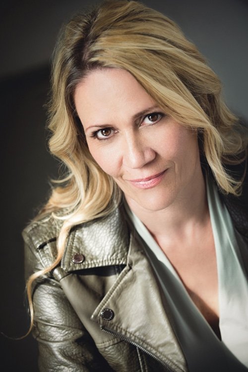 Colleen Kelly - Boston Cop (uncredited)