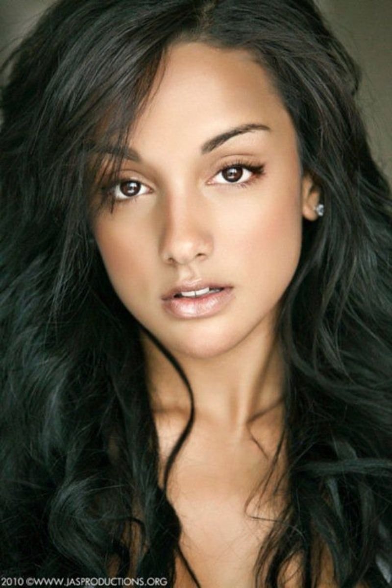 Brittney Alger - Opening Bellas #2