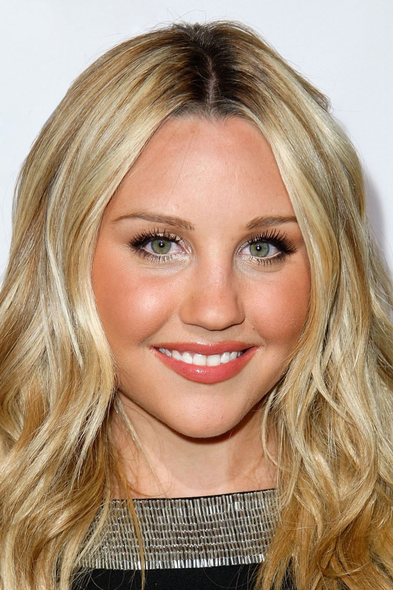 Amanda Bynes - Self (archive footage)