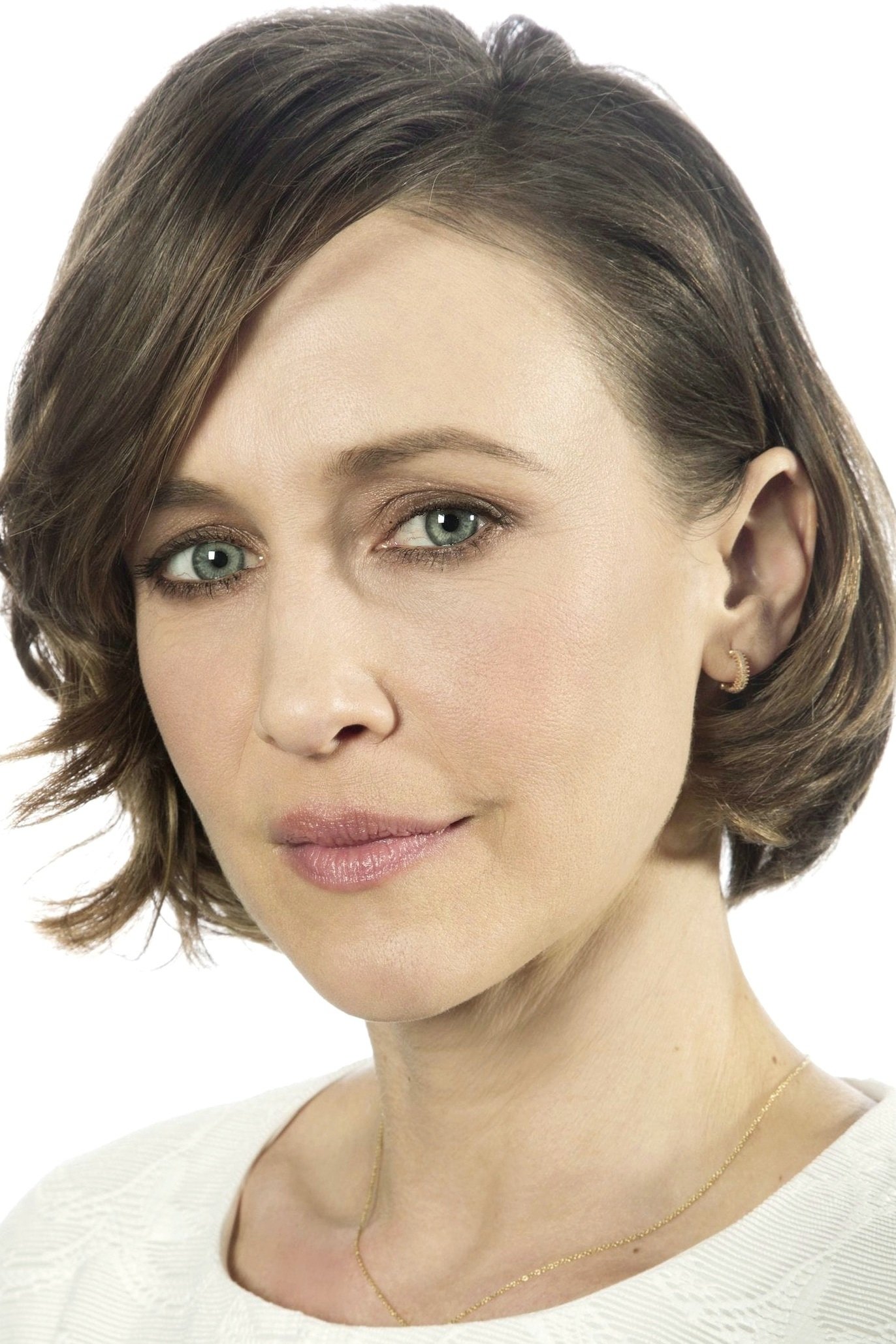 Vera Farmiga - Self - Eleanor Bishop