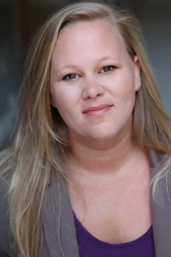 Lindsey Moser - Cashier