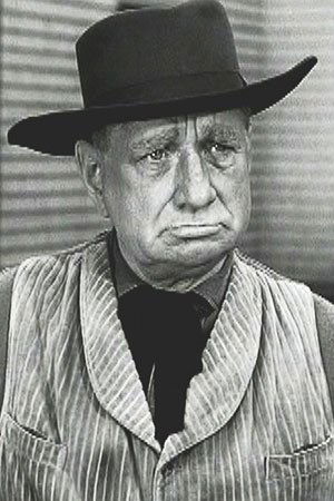 Paul Kruger - Roman Senator (uncredited)