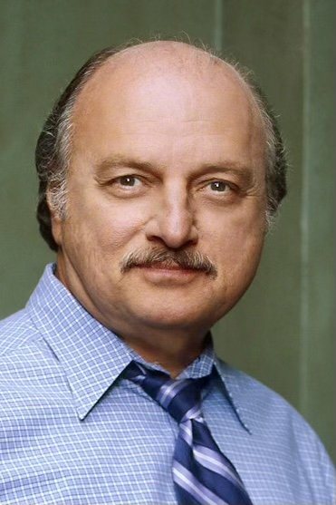 Dennis Franz - Immigration Officer (voice) (uncredited)