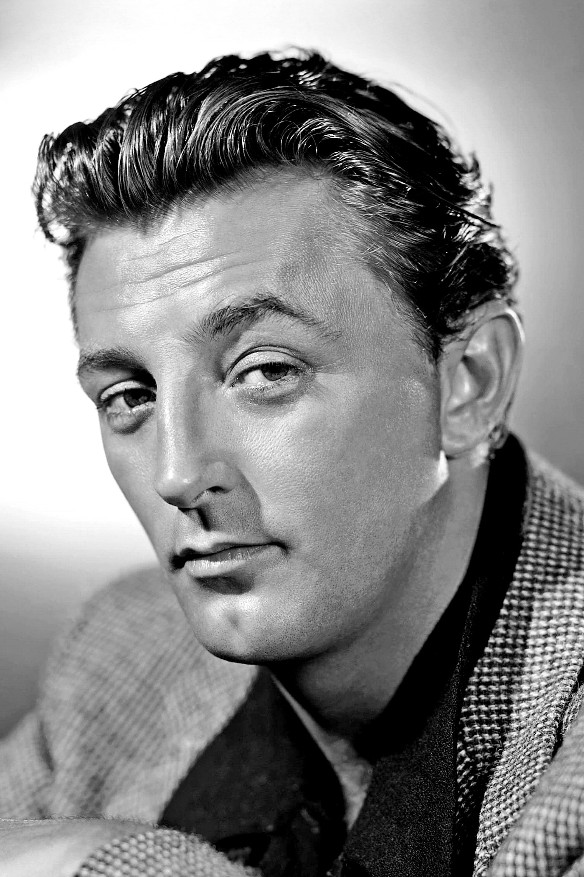 Robert Mitchum - John Dickinson