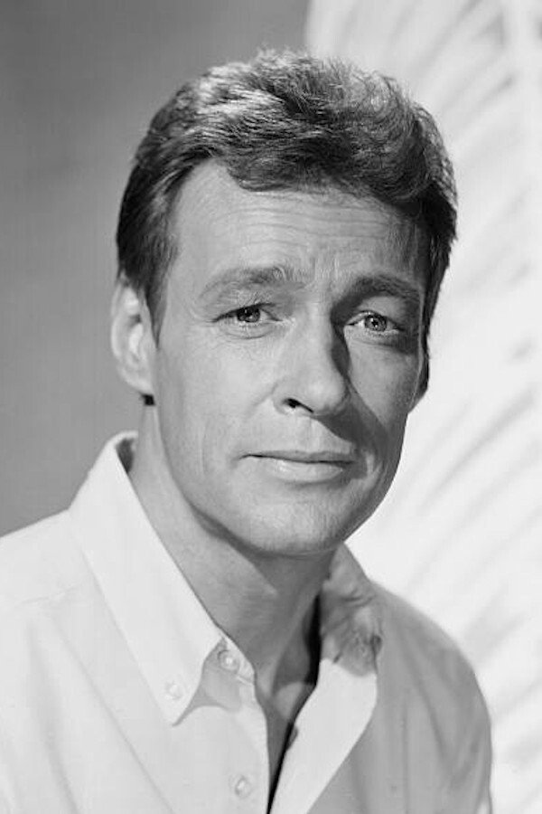 Russell Johnson - Intelligence Officer at Briefing (uncredited)