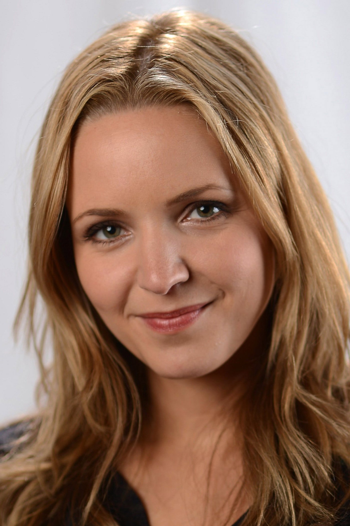 Jordana Spiro - Nurse Mary Lane