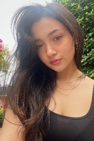 Megan Domani - Ziva