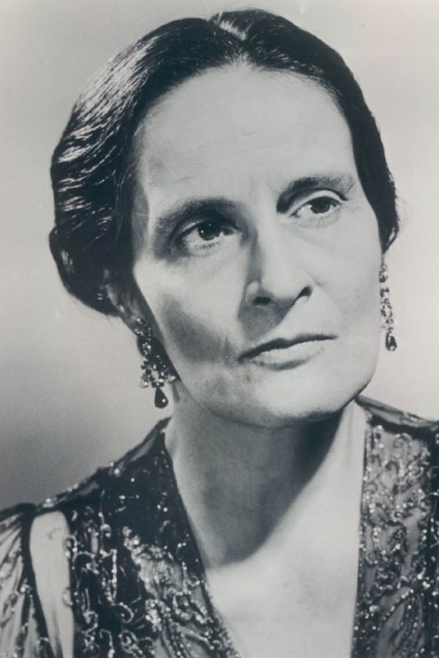 Madeleine Taylor Holmes - Luisa Torres