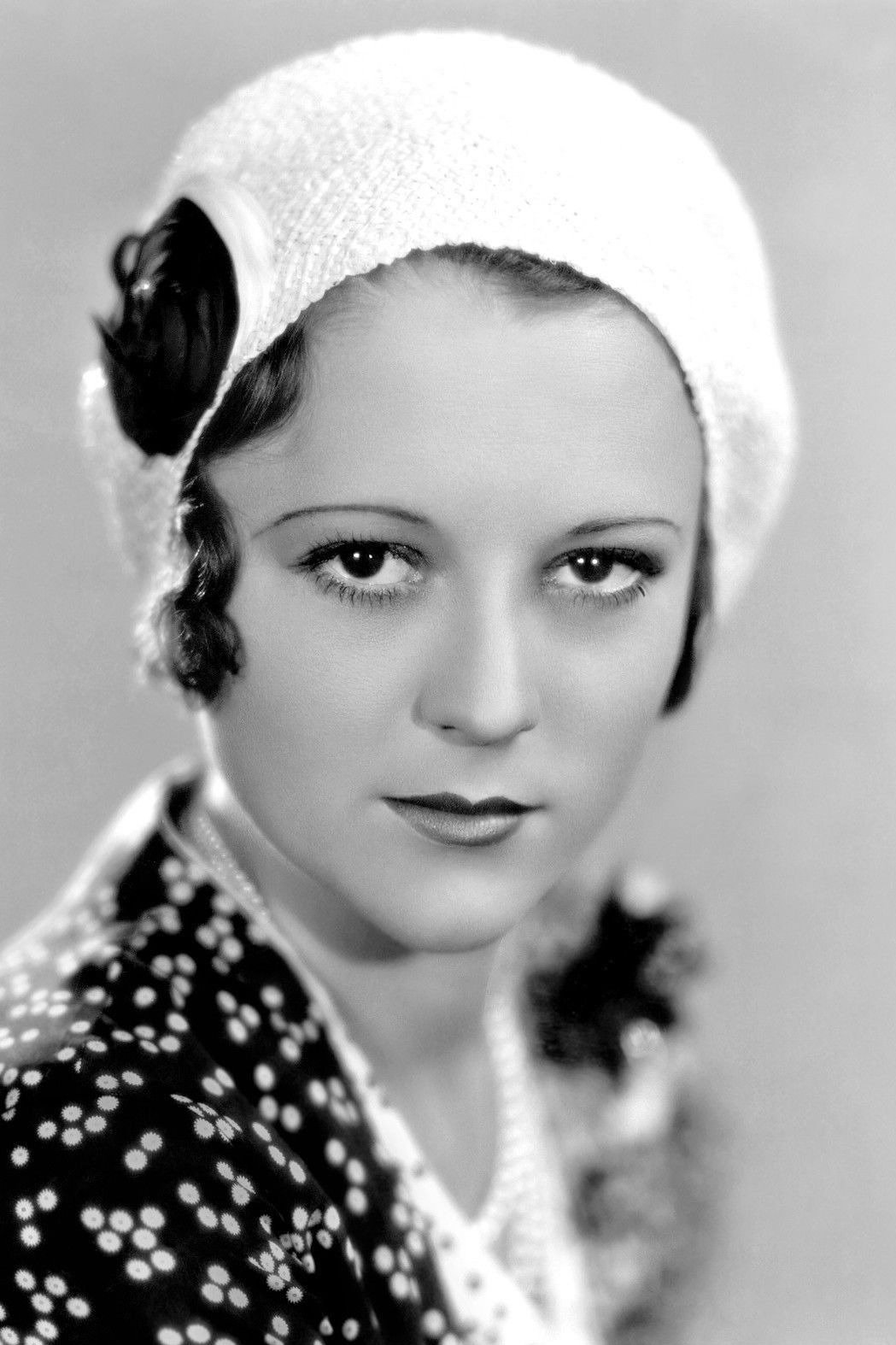 Sally Eilers - Woman in Dance Hall (uncredited)