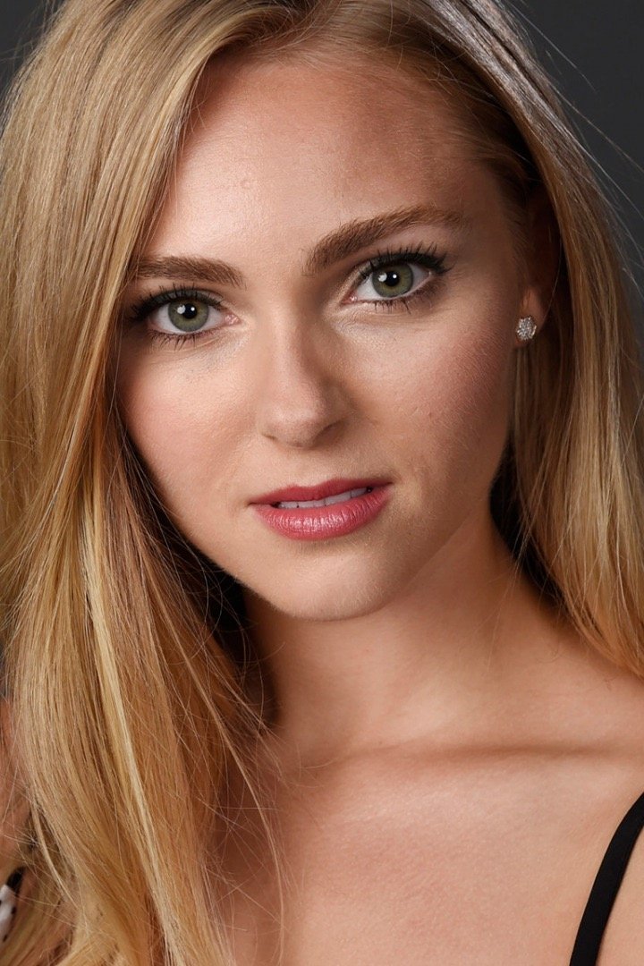 AnnaSophia Robb - Leslie Burke