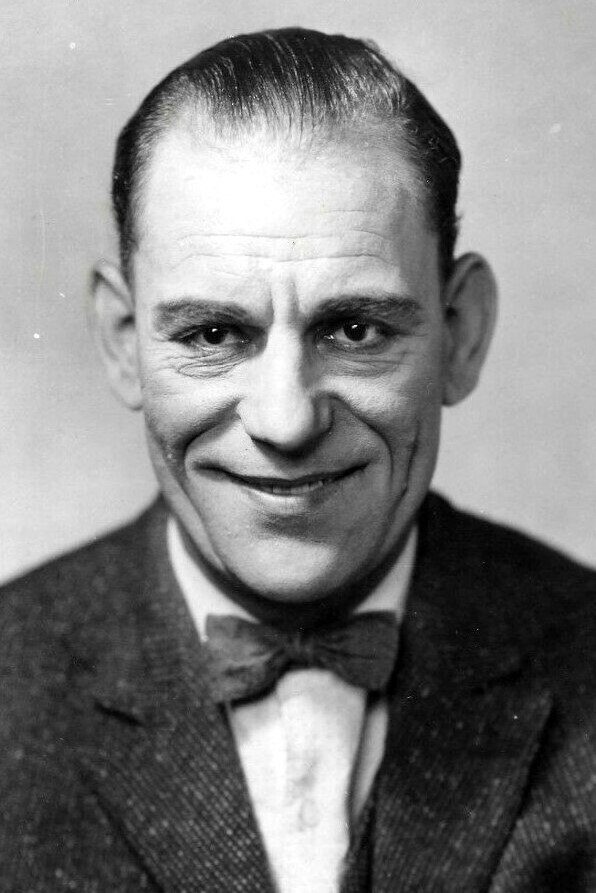 Lon Chaney - Paul Beaumont
