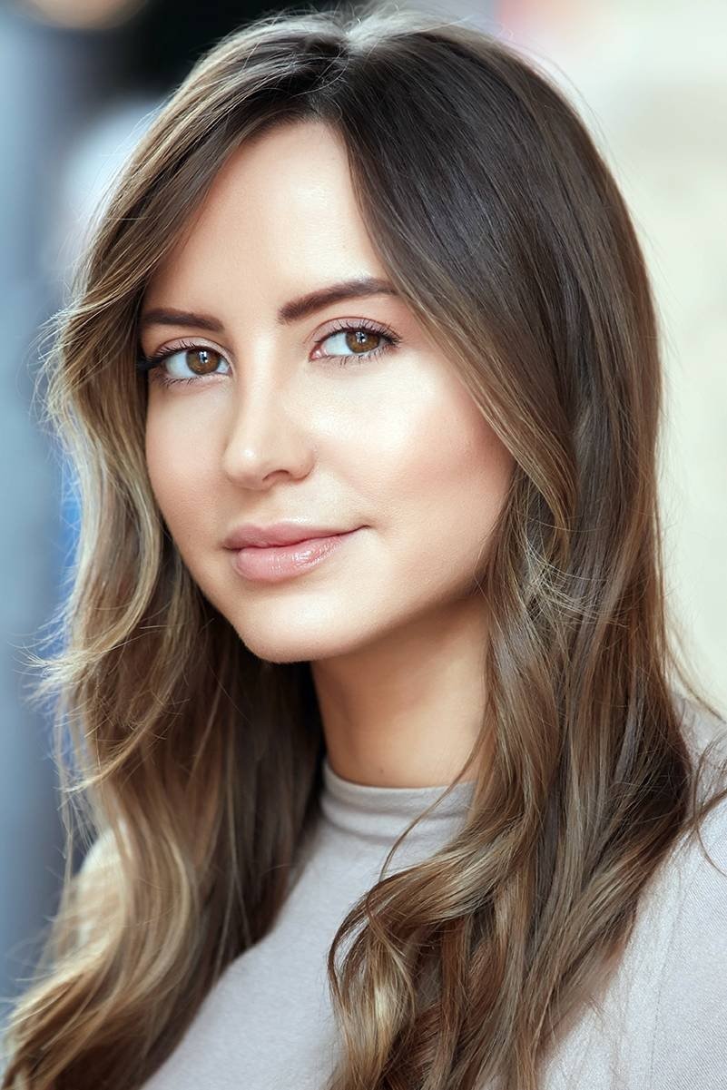 Anna Clols - Gorgeous Girl (uncredited)