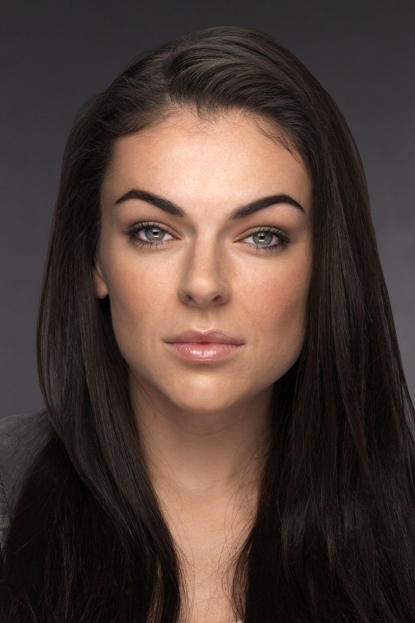 Serinda Swan - Elizabeth Taylor