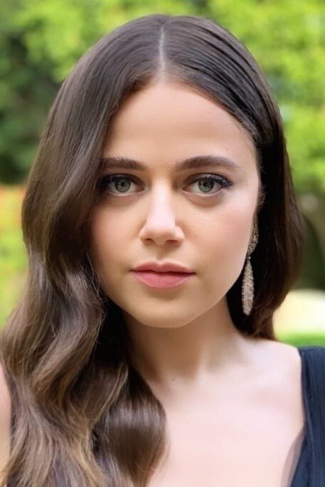 Molly Gordon - Maya