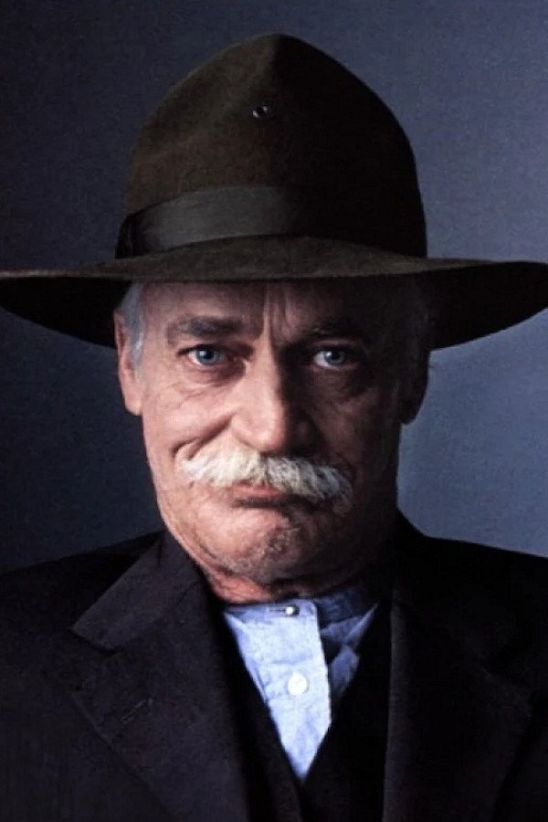 Richard Farnsworth - Sheriff (uncredited)
