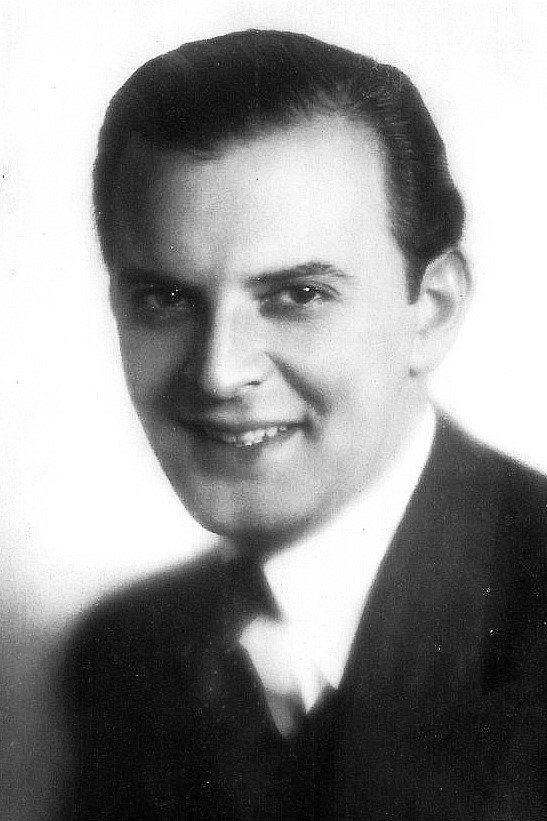 Ernö Verebes - Waiter