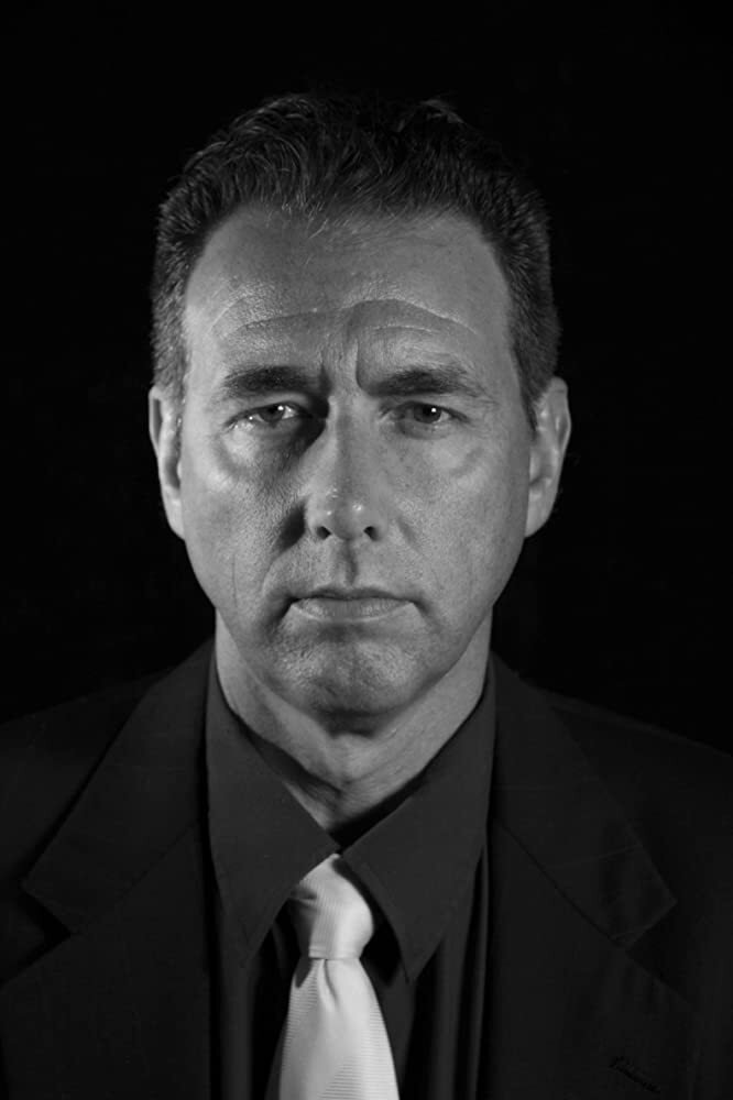 Don Cochran - News Reporter (uncredited)